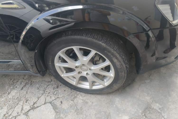 Used Dodge Journey 2013 2.4L Two-Wheel-Drive Smart Edition Right Front Wheel Hub