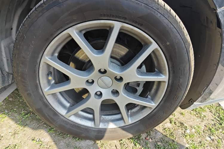 Used Dodge Journey 2013 3.6L Four-Wheel Drive Flagship Edition Right Front Wheel Hub