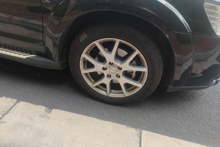 Used Dodge Journey 2013 2.4L Two-Wheel Drive Luxury Version Right Front Wheel Hub