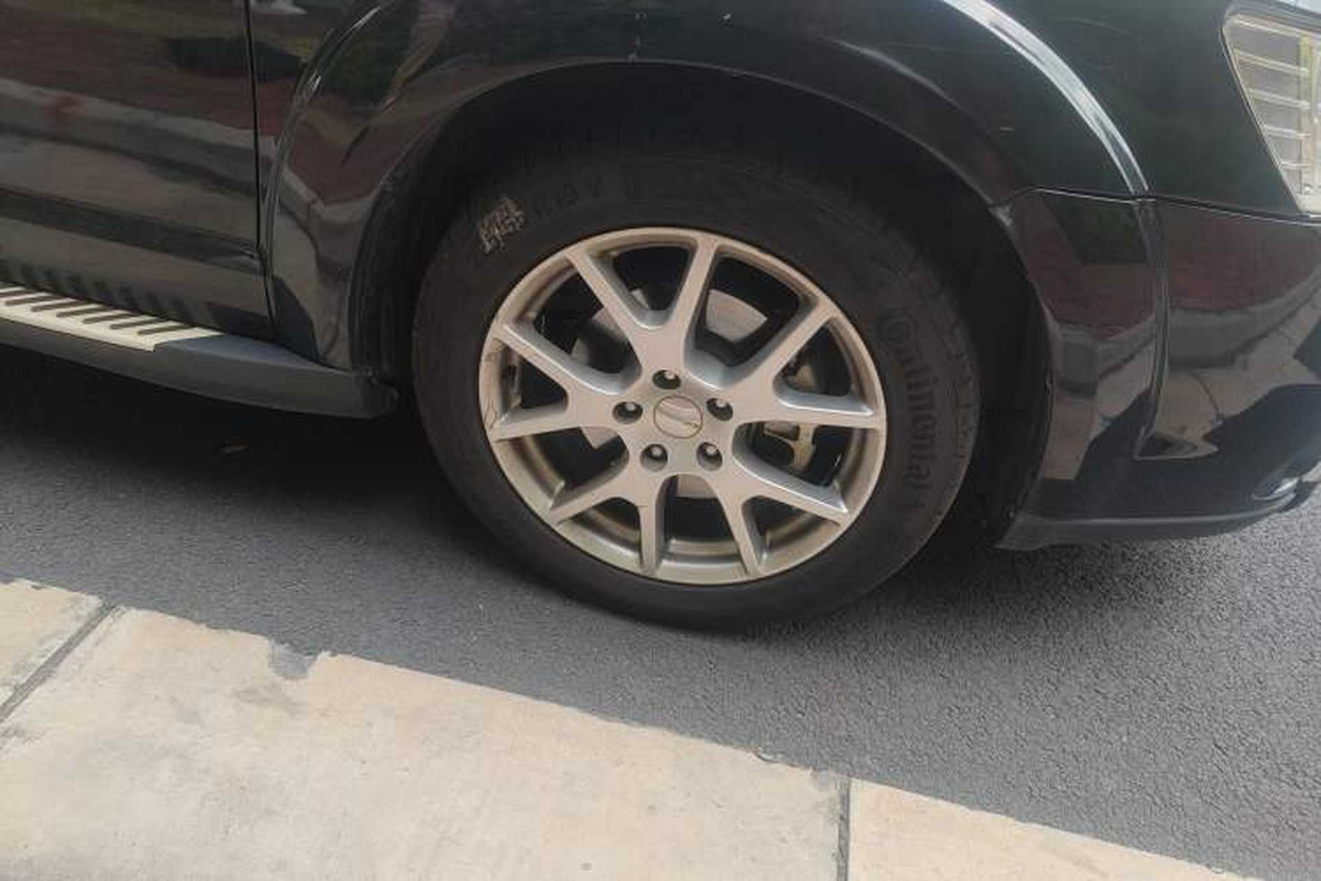 Used Dodge Journey 2013 2.4L Two-Wheel Drive Luxury Version Right Front Wheel Hub
