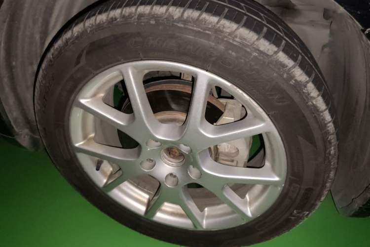 Used Dodge Journey 2013 2.4L Two-Wheel Drive Luxury Version Right Front Wheel Hub