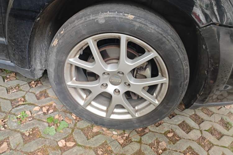 Used Dodge Journey 2013 2.4L Two-Wheel Drive Luxury Version Right Front Wheel Hub