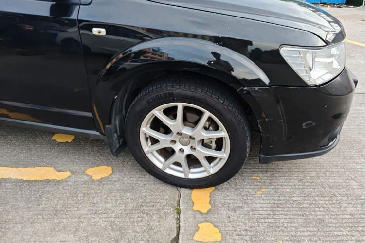 Used Dodge Journey 2013 2.4L Two-Wheel Drive Luxury Version Right Front Wheel Hub
