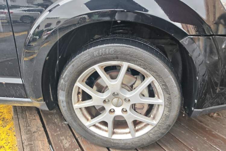 Used Dodge Journey 2013 2.4L Two-Wheel Drive Luxury Version Right Front Wheel Hub