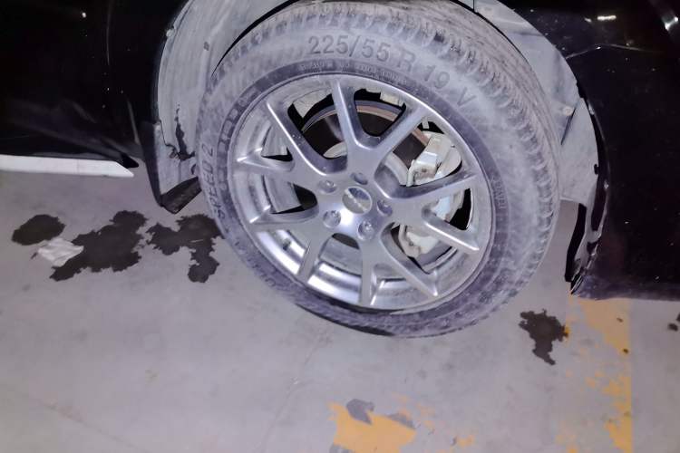 Used Dodge Journey 2013 3.6L Four-Wheel Drive Flagship Edition Right Front Wheel Hub