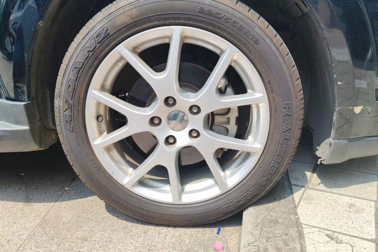 Used Dodge Journey 2013 2.4L Two-Wheel Drive Luxury Version Right Front Wheel Hub