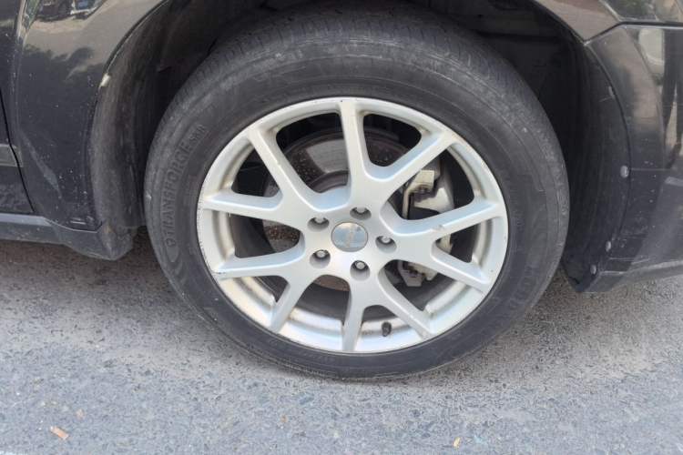Used Dodge Journey 2013 2.4L Two-Wheel Drive Luxury Version Right Front Wheel Hub