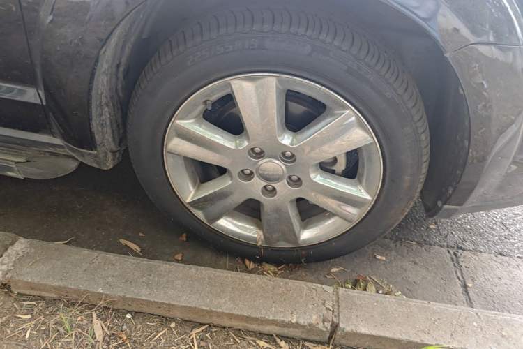 Used Dodge Journey 2013 2.4L Two-Wheel Drive Luxury Version Right Front Wheel Hub