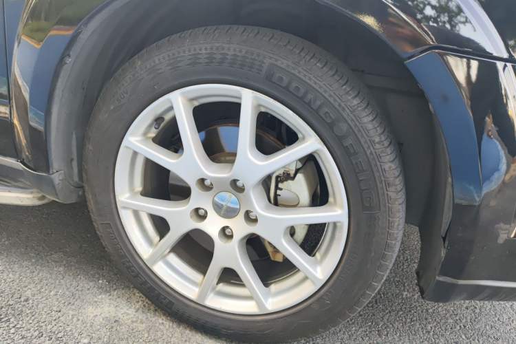 Used Dodge Journey 2013 2.4L Two-Wheel Drive Luxury Version Right Front Wheel Hub