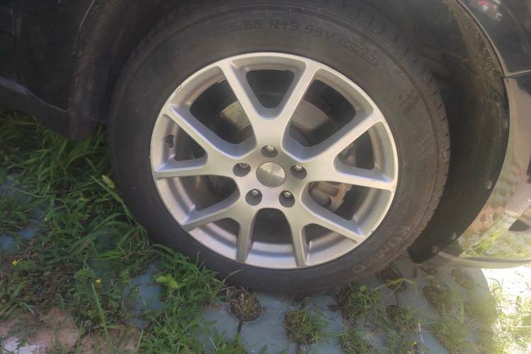 Used Dodge Journey 2013 2.4L Two-Wheel Drive Luxury Version Right Front Wheel Hub