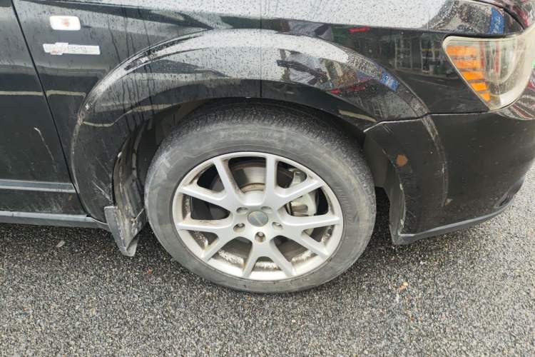 Used Dodge Journey 2013 2.4L Two-Wheel Drive Luxury Version Right Front Wheel Hub