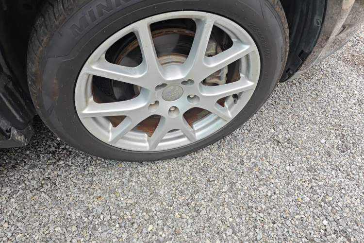 Used Dodge Journey 2013 2.4L Two-Wheel Drive Luxury Version Right Front Wheel Hub