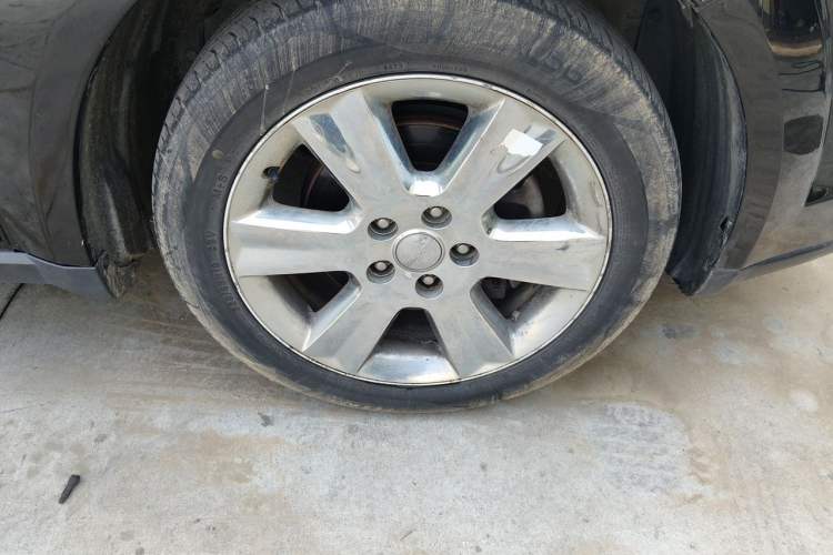 Used Dodge Journey 2013 2.4L Two-Wheel Drive Luxury Version Right Front Wheel Hub