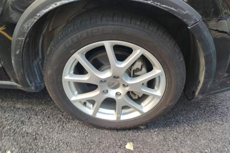 Used Dodge Journey 2013 2.4L Two-Wheel Drive Luxury Version Right Front Wheel Hub