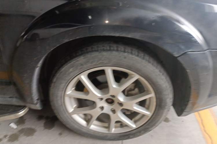 Used Dodge Journey 2013 2.4L Two-Wheel Drive Luxury Version Right Front Wheel Hub