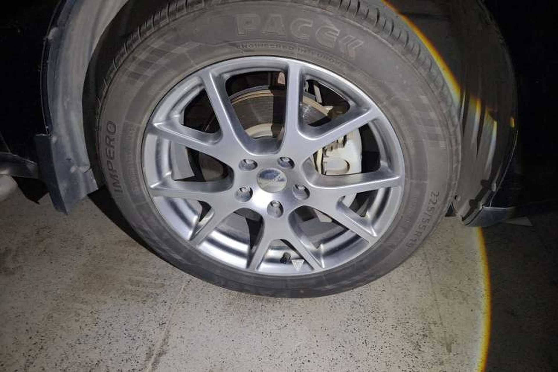 Used Dodge Journey 2013 3.6L Four-Wheel Drive Flagship Edition Right Front Wheel Hub