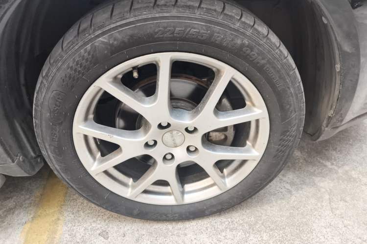 Used Dodge Journey 2013 3.6L Four-Wheel Drive Flagship Edition Right Front Wheel Hub