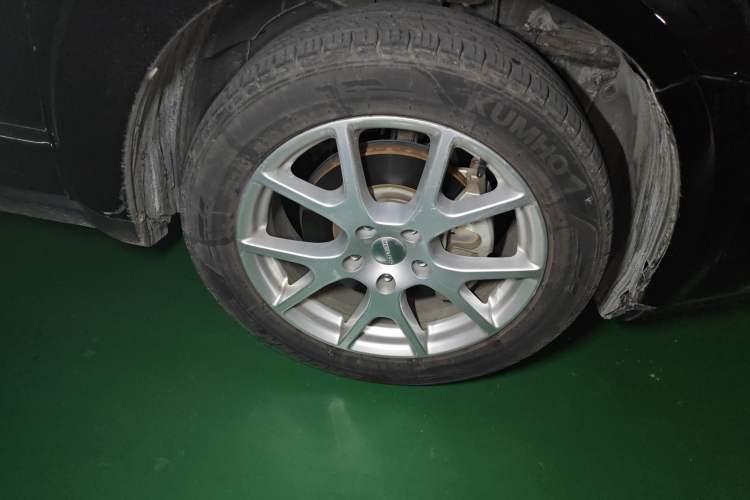Used Dodge Journey 2013 2.4L Two-Wheel Drive Luxury Version Right Front Wheel Hub