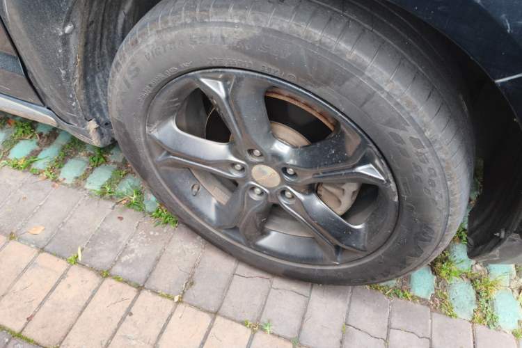 Used Dodge Journey 2013 2.4L Two-Wheel Drive Luxury Version Right Front Wheel Hub
