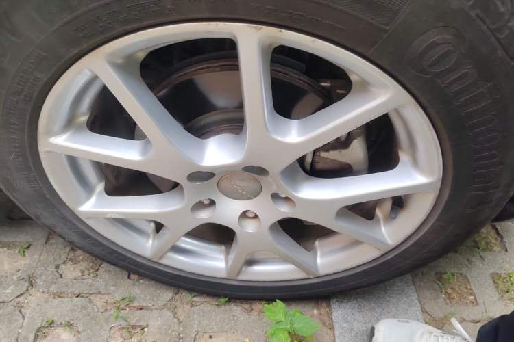 Used Dodge Journey 2013 2.4L Two-Wheel Drive Luxury Version Right Front Wheel Hub