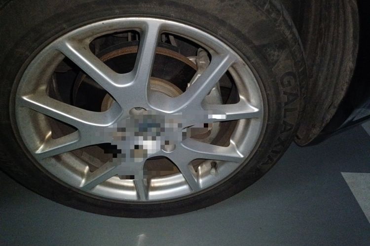 Used Dodge Journey 2013 2.4L Two-Wheel Drive Luxury Version Right Front Wheel Hub