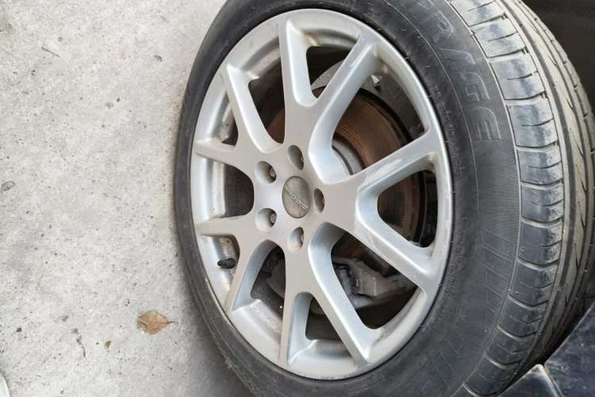 Used Dodge Journey 2013 2.4L Two-Wheel Drive Luxury Version Right Front Wheel Hub