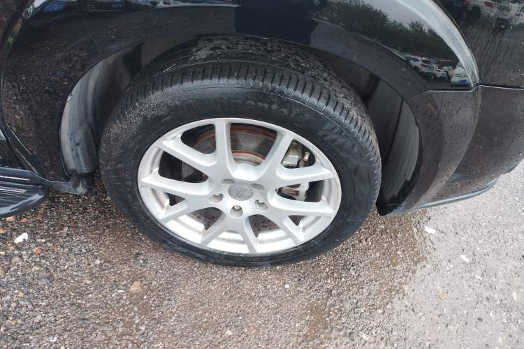 Used Dodge Journey 2013 2.4L Two-Wheel Drive Luxury Version Right Front Wheel Hub