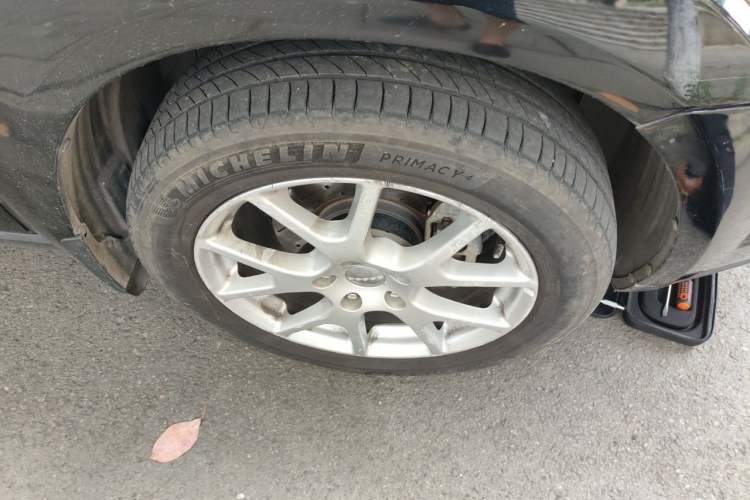 Used Dodge Journey 2013 2.4L Two-Wheel Drive Luxury Version Right Front Wheel Hub