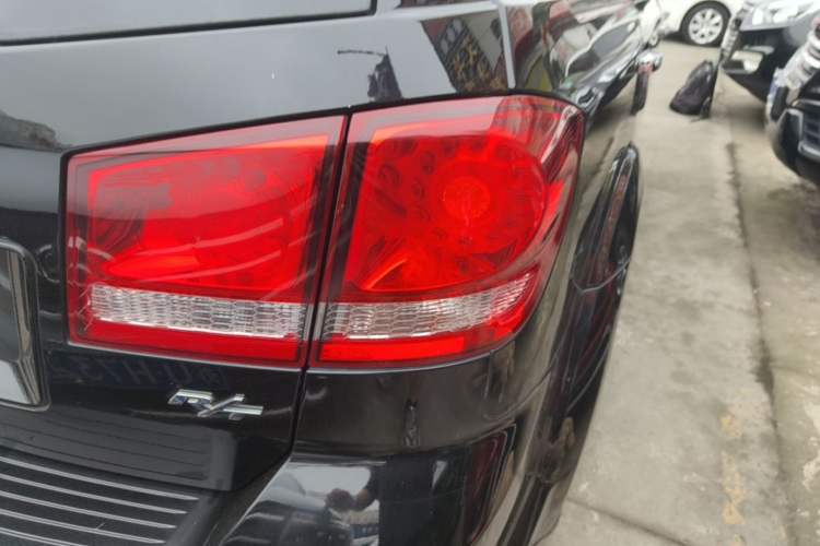 Used Dodge Journey 2013 2.4L Two-Wheel Drive Luxury Version Right Rear Taillight