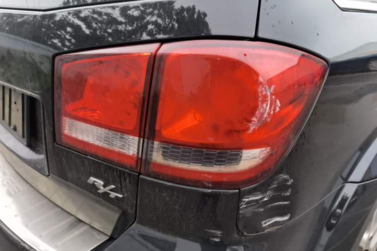 Used Dodge Journey 2013 2.4L Two-Wheel Drive Luxury Version Right Rear Taillight