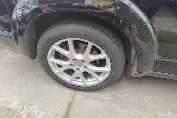 Used Dodge Journey 2013 2.4L Two-Wheel Drive Luxury Version Right Rear Wheel Hub