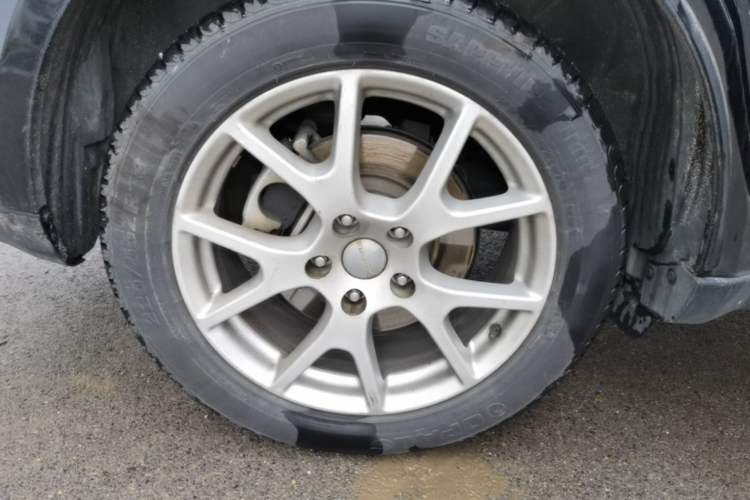 Used Dodge Journey 2013 2.4L Two-Wheel Drive Luxury Version Right Rear Wheel Hub