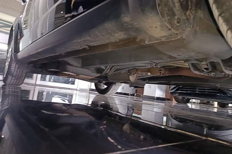 Used Dodge Journey 2013 2.4L Two-Wheel Drive Luxury Version Right Side Sill
