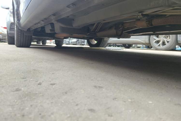 Used Dodge Journey 2013 2.4L Two-Wheel Drive Luxury Version Right Side Sill