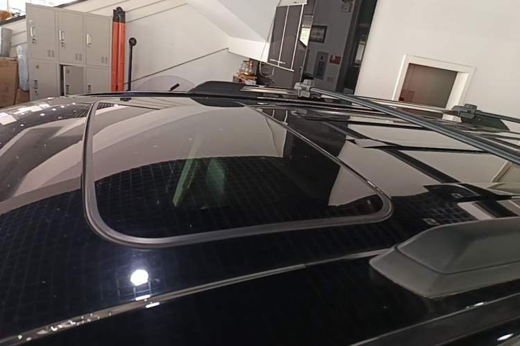 Used Dodge Journey 2013 2.4L Two-Wheel Drive Luxury Version Roof