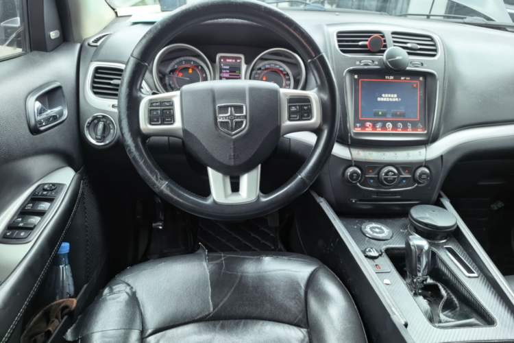 Used Dodge Journey 2013 2.4L Two-Wheel Drive Luxury Version Steering Wheel
