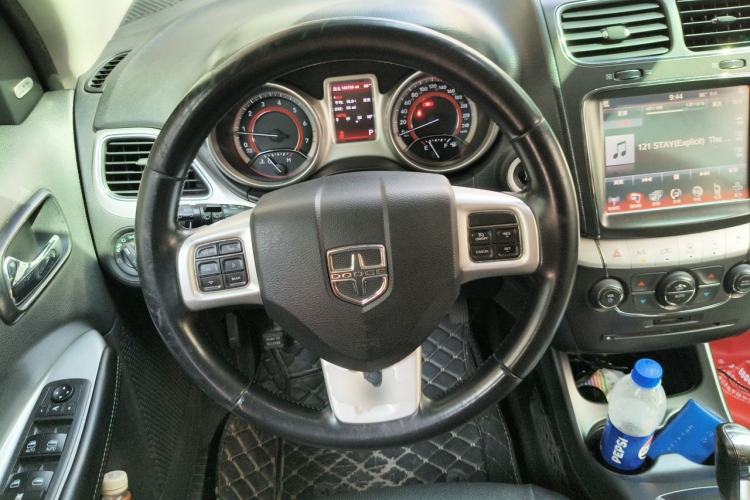 Used Dodge Journey 2013 2.4L Two-Wheel Drive Luxury Version Steering Wheel