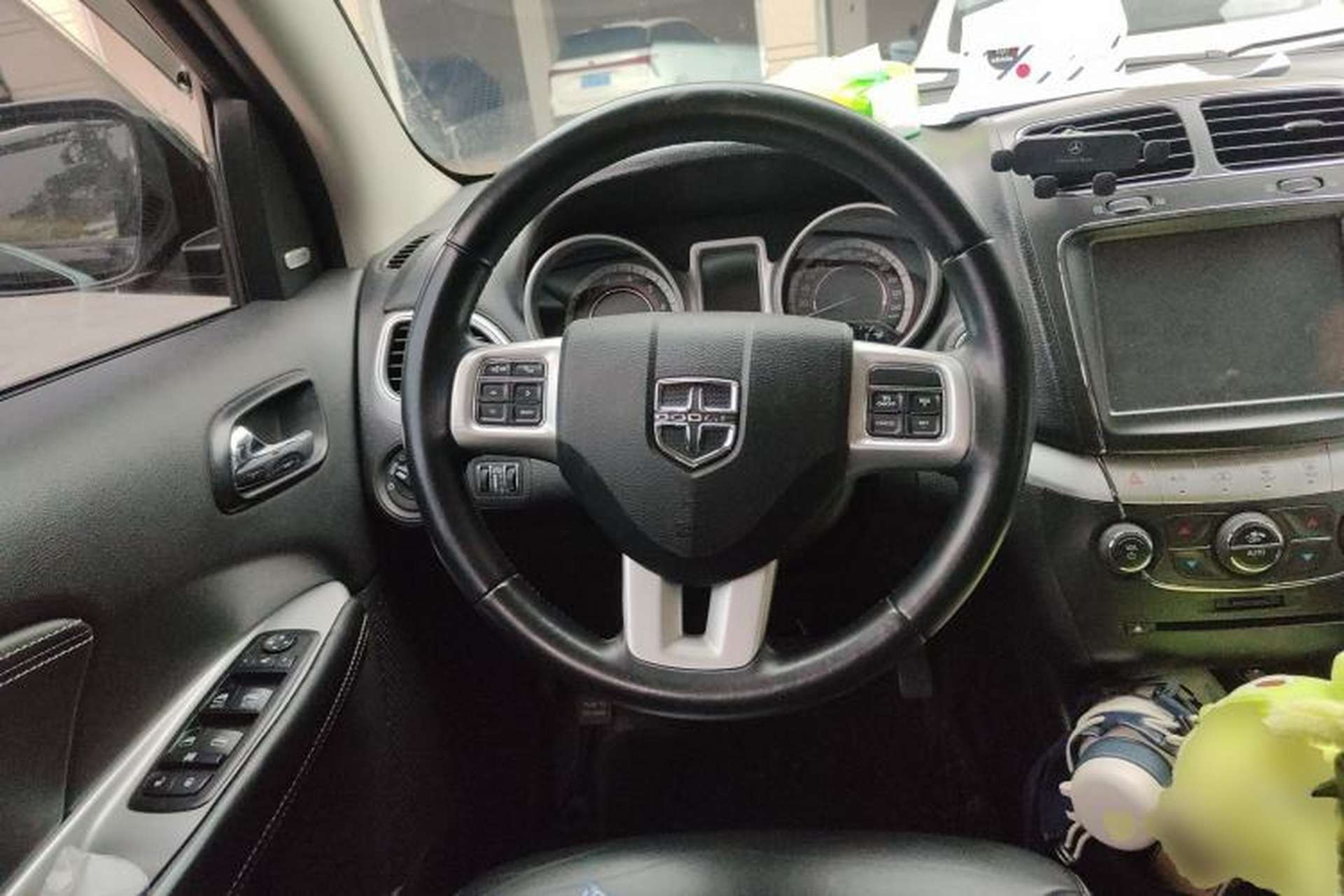 Used Dodge Journey 2013 2.4L Two-Wheel Drive Luxury Version Steering Wheel