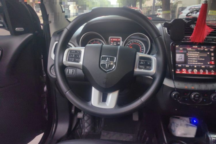 Used Dodge Journey 2013 2.4L Two-Wheel Drive Luxury Version Steering Wheel