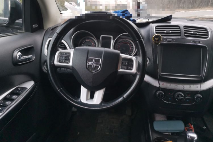 Used Dodge Journey 2013 2.4L Two-Wheel Drive Luxury Version Steering Wheel