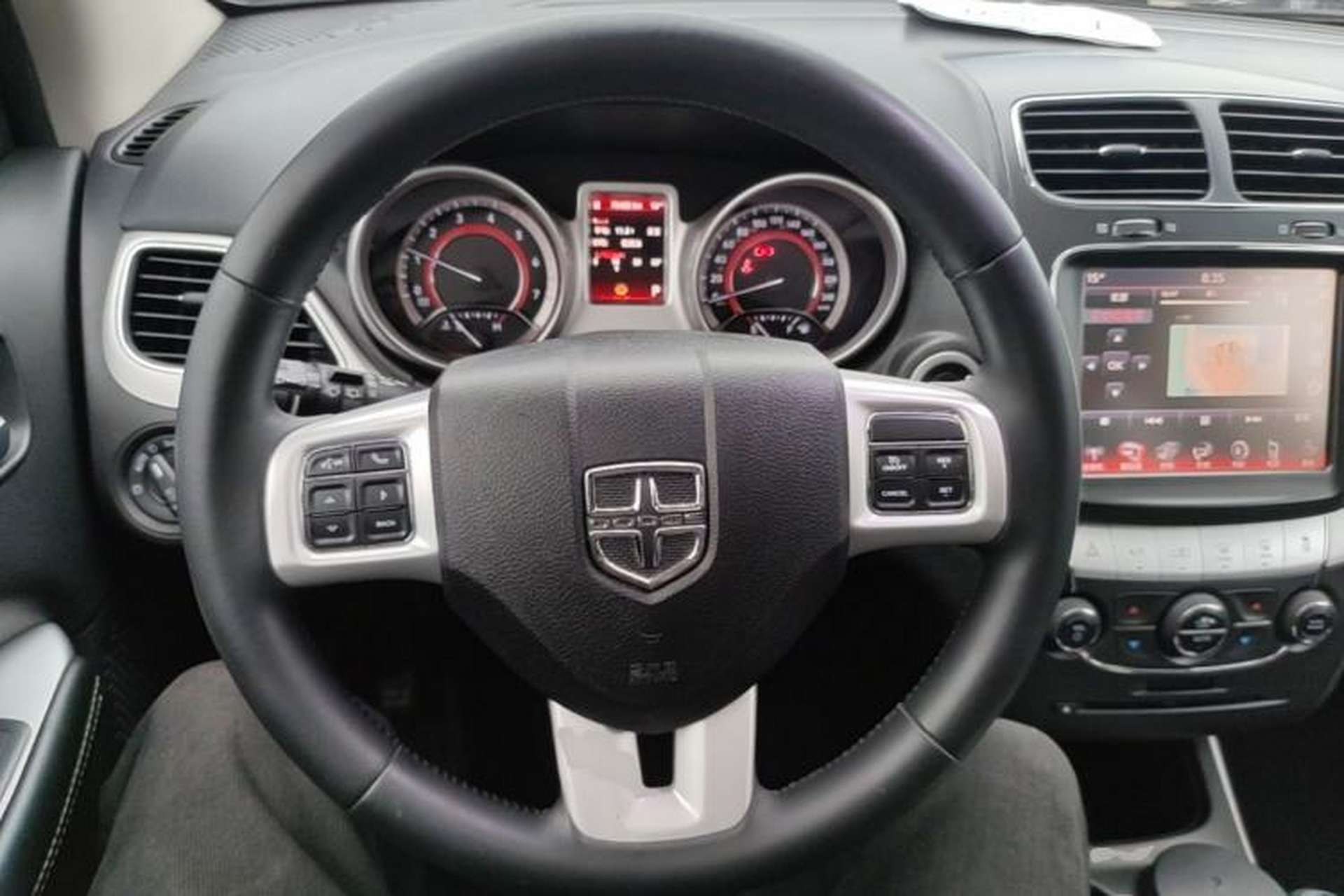 Used Dodge Journey 2013 2.4L Two-Wheel Drive Luxury Version Steering Wheel