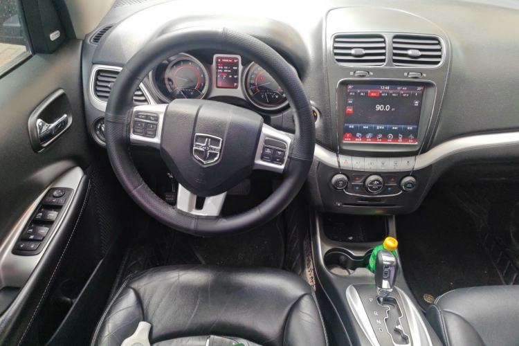 Used Dodge Journey 2013 2.4L Two-Wheel Drive Luxury Version Steering Wheel