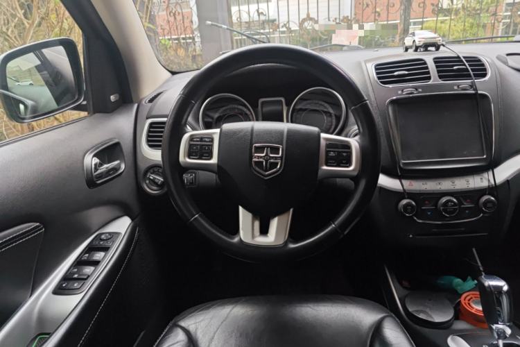Used Dodge Journey 2013 3.6L Four-Wheel Drive Flagship Edition Steering Wheel