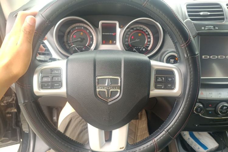 Used Dodge Journey 2013 2.4L Two-Wheel-Drive Smart Edition Steering Wheel
