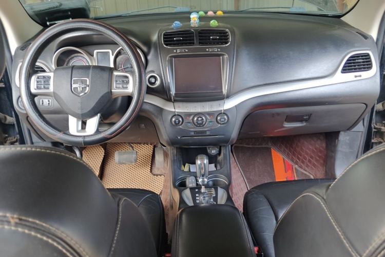 Used Dodge Journey 2013 2.4L Two-Wheel Drive Luxury Version Steering Wheel