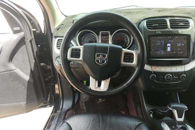 Used Dodge Journey 2013 2.4L Two-Wheel Drive Luxury Version Steering Wheel