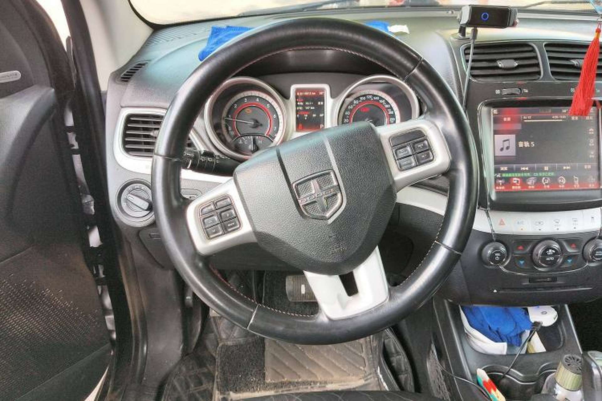 Used Dodge Journey 2013 2.4L Two-Wheel Drive Luxury Version Steering Wheel