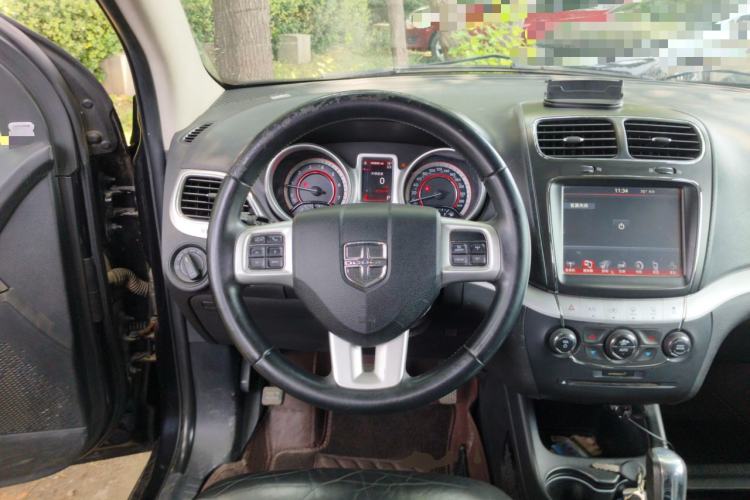 Used Dodge Journey 2013 2.4L Two-Wheel Drive Luxury Version Steering Wheel