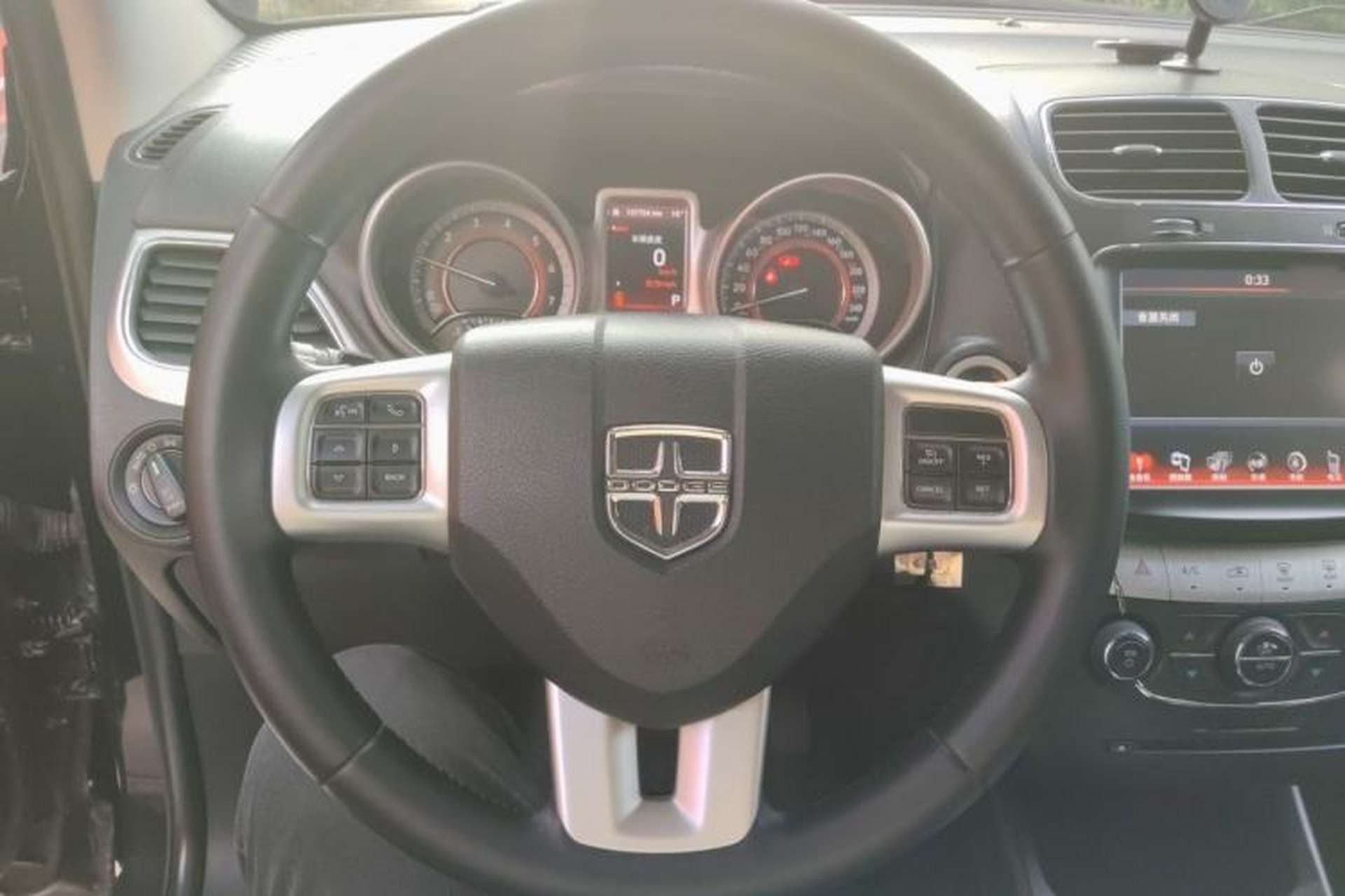 Used Dodge Journey 2013 2.4L Two-Wheel Drive Luxury Version Steering Wheel