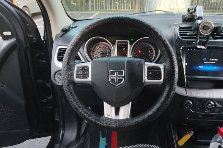 Used Dodge Journey 2013 3.6L Four-Wheel Drive Flagship Edition Steering Wheel